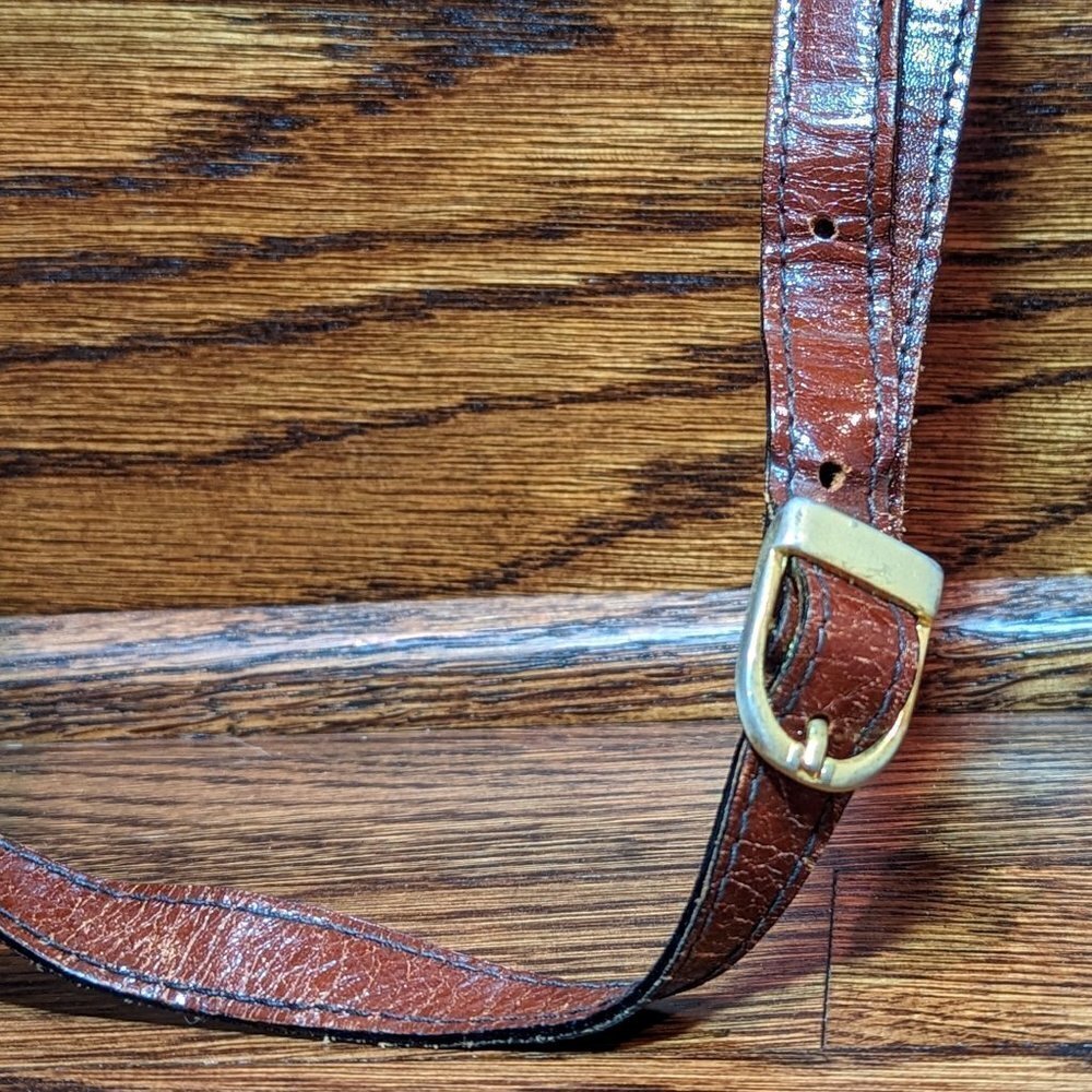 Vintage camel brown leather handbag with buckled shoulder strap and foldover top - Picture 8 of 12